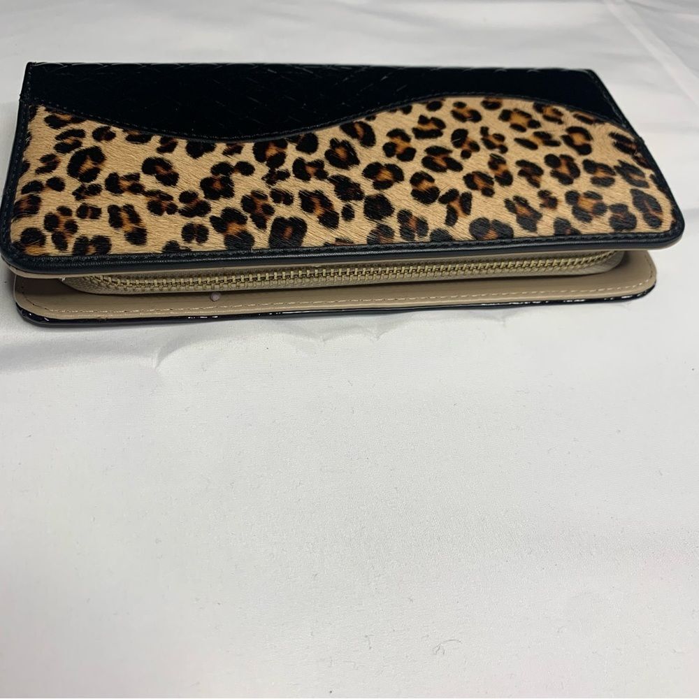 Unbranded Zippered Wallet NWOT